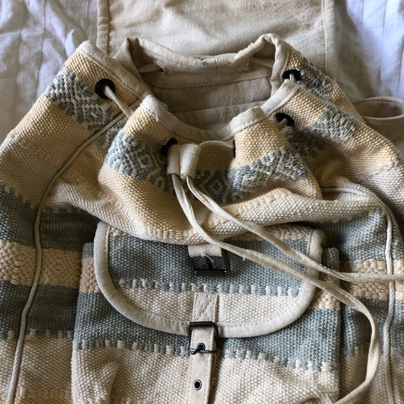 Beautiful woven cotton backpack - Picture 3 of 9